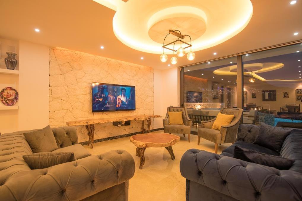 Villa Unlimited 2 Luxury 6 Bedroom Villa คาช ภายนอก รูปภาพ